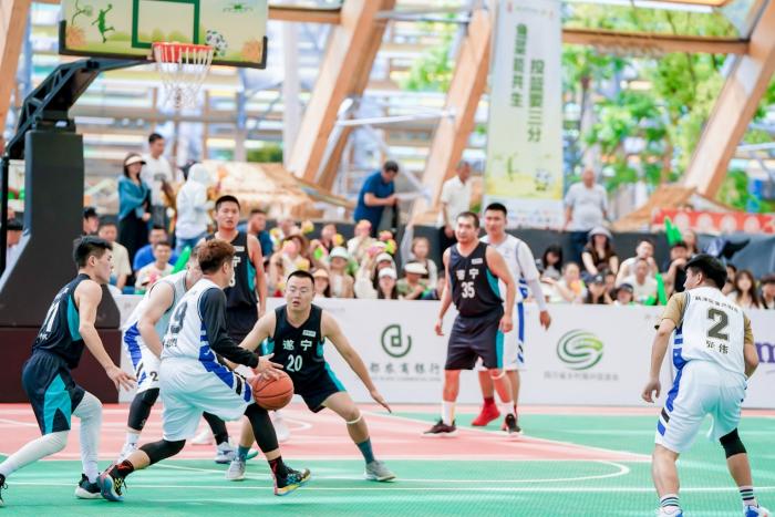 成都平原一赛区村BA开幕：球员来自各行各业展现