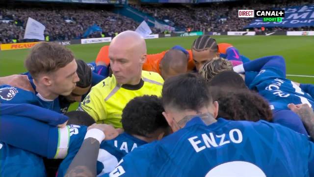 切尔西球员赛前围住主裁判蒂尔尼引发争议