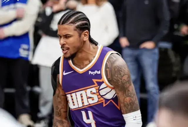 太阳三连胜登顶西部第七 布克格林联手击溃雄鹿