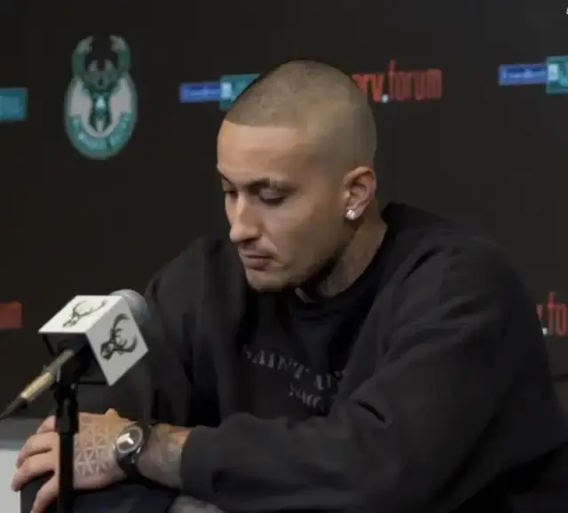 太阳三连胜登顶西部第七 布克格林联手击溃雄鹿