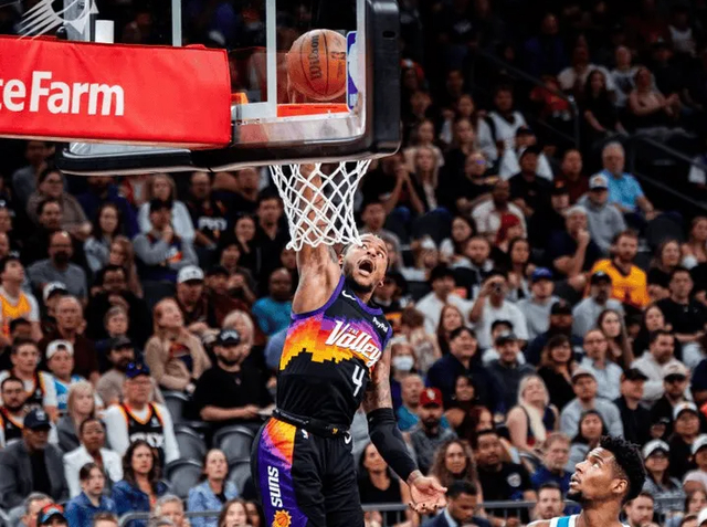 太阳三连胜登顶西部第七 布克格林联手击溃雄鹿