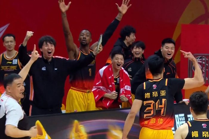 庞峥麟崔永熙广西老表对决 江苏队绝杀广东队