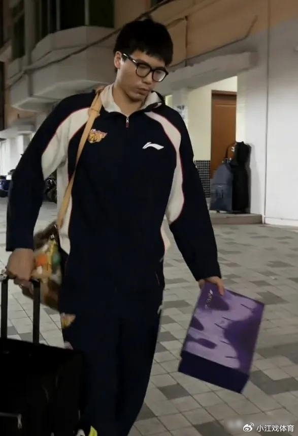 广东队中锋焦泊乔突然离队康复治疗引猜测