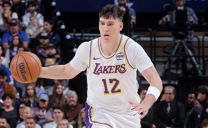 独行侠5人得分上双力克湖人 弗拉格45+8+9助成关键